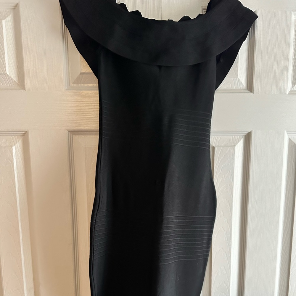 Long bandage dress off-shoulder dress. Scalloped design.